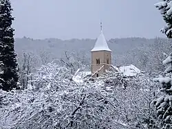 L'église Sainte-Brigide sous la neige.
