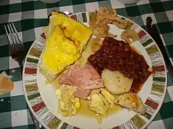 Un repas traditionnel servi à la cabane à sucre