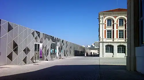 Entre la Platine et la Manufacture.