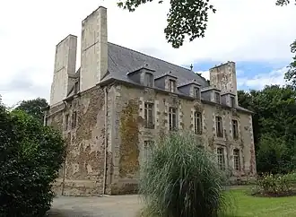 Le château de Monchoix : vue extérieure d'ensemble.