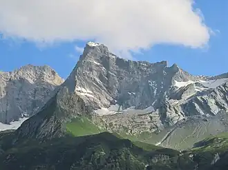 La pointe de la Grande Glière depuis la cascade du Py.