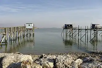 Carrelets de la Pointe du Chay vus depuis la terre.