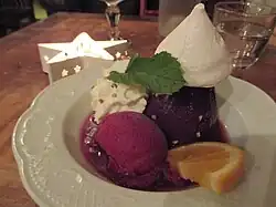 Avec glace cassis et meringue.