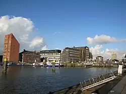 Bâtiments et bateaux de la police portuaire sur Parkhaven (2017).