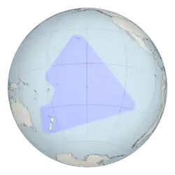 Carte de l'Océanie montrant un grand triangle bleu, formant le Triangle Polynésien, de Hawaï à la Nouvelle-Zélande et l'île de Pâques.
