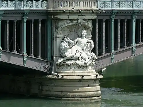 Statue d'une pile du pont
