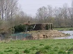 Hutte pour la chasse au bord de la Sambre.