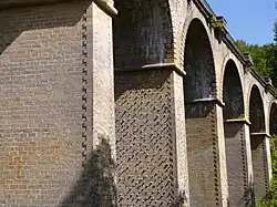 Pont Tatal, ouvrage d'art du XIXe&nbsp;siècle réalisé en pierres de taille.