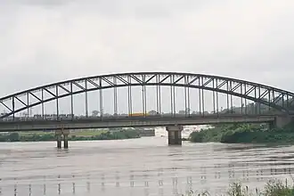 Pont allemand d'Édea - vue depuis le marché.