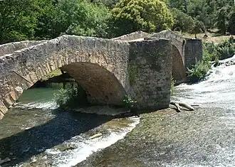 Le pont ancien, dit « pont romain », sur le Caramy.