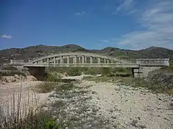 Pont d’Henrious et le cassis qui était fréquemment engravé.