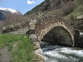 Le pont d'Ordino enjambant la Valira del Nord près de La Cortinada.