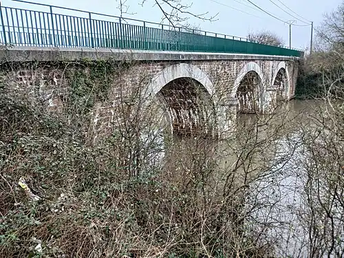 Pont de Buzon, sur l'Acheneau, servant de décor à la scène de la barque.
