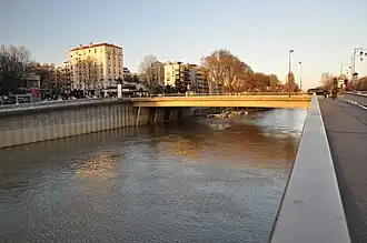 Pont sur le petit bras de la Seine.