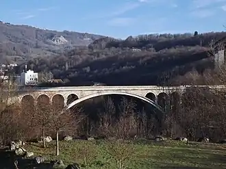 Le pont de Savoie entre l'Ain et la Haute-Savoie.