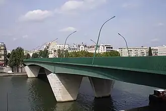 Le pont, vu de la rive gauche.