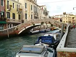 Ponte del Soccorso reliant fondamenta éponyme et fondamenta Briati
