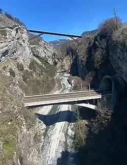 Vue sur la vallée du pont des Gorges de la Dala