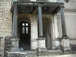 Porche du grand escalier.