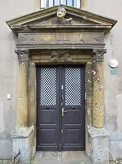 Porche Renaissance de l’ancien prieuré, 1551.