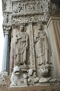 Saint Jean l'évangéliste et saint Pierre.