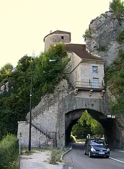 Porte taillée - vue avant
