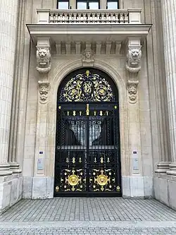 Entrée de la Collection Pinault.