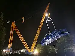 Pose du pont de Chartres sur son emplacement.