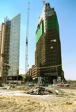 Travaux de construction de la Kollhoff-Tower, en 1999.