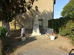 Le monument aux morts.