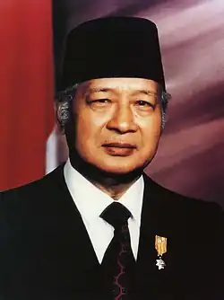 Un peci porté par Soeharto, ancien président de l'Indonésie.