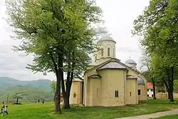 Autre vue de l'église Saint-Nicolas, avec le chevet
