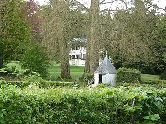 Le château de Frapesle.