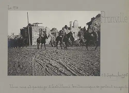 Troupes britanniques dans le village en 1918.
