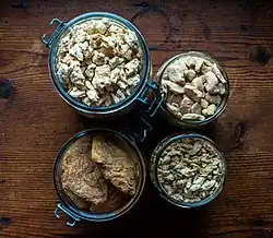 Protéines de soja texturées de différentes formes pour différentes utilisations (hachés, escalopes, brochettes, ...)