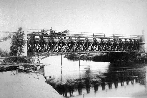 L’ancien pont de bois, en 1890.