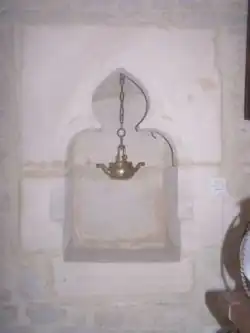 Lavabo du Manoir d'Amblie v. les XIIIe – XIVe siècles.