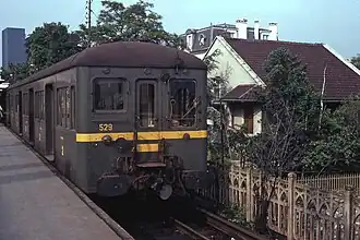 Un élément Standard sur la ligne des Moulineaux, la dernière d'Île-de-France encore alimenté en 750&nbsp;volts par troisième rail.