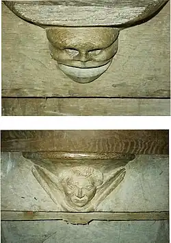 Miséricordes sous les stalles.