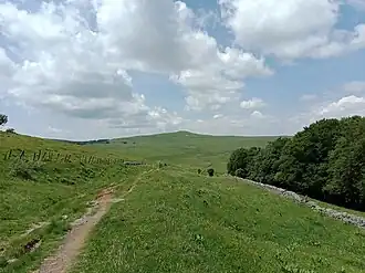 Le puy de Gudette vu depuis la Via Podiensis au sud-est.