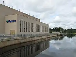 La centrale vue de l'arrière.