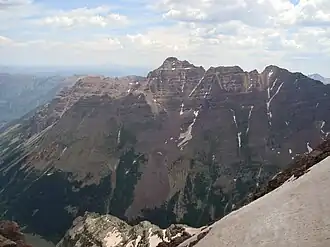 Vue du pic Pyramid depuis le pic Maroon.