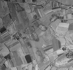 Aéroport de Quimper le 21 juin 1961 avec deux pistes en herbe.