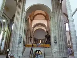 Le chœur surélevé.