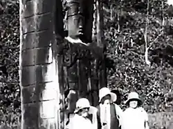 Visiteurs de ruines mayas