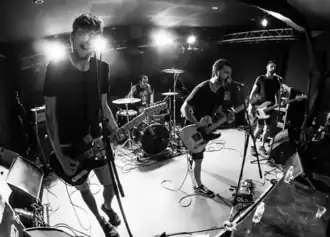 Description de l'image Quitters live.png.