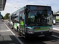 La ligne en site propre 393 à la station Carrefour de la Résistance.