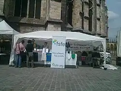 Stand de la Free Software Foundation Europe lors des RMLL 2015 de Beauvais.