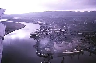 Le Queen Elizabeth 2 avant son lancement au confluent de La Clyde (fleuve).