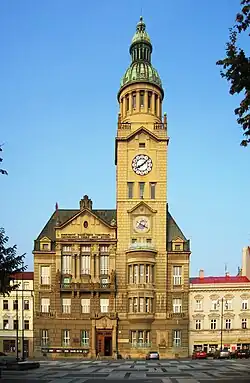 Le nouvel hôtel de ville.